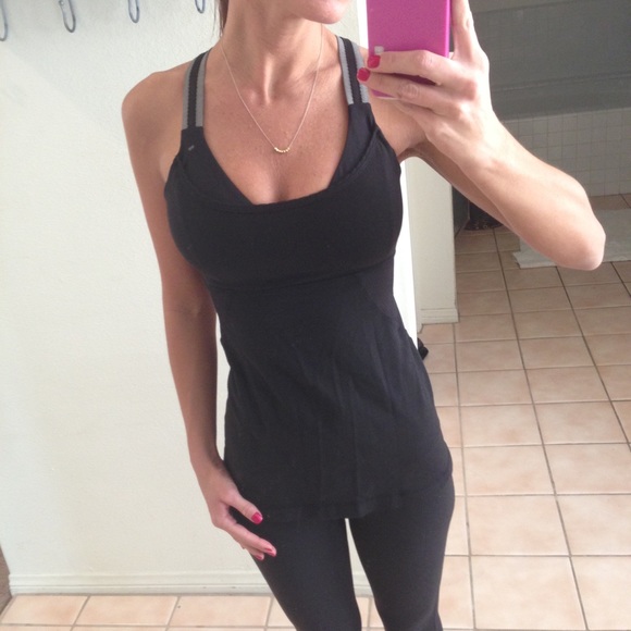 Lululemon workout top size 4