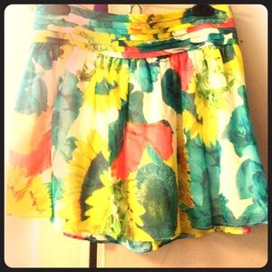 ALICE + OLIVIA BEAUTIFUL FLOWY FLORAL MINI SKIRT