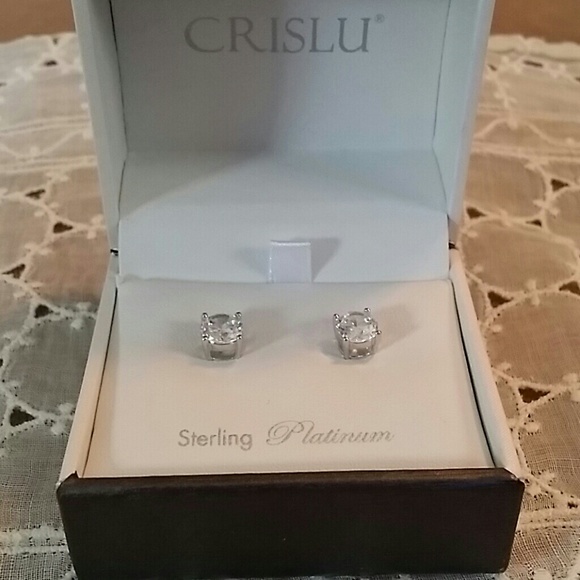 BRAND NEW Crislu Stud Earrings