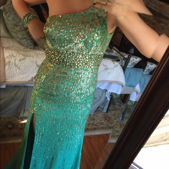 Gorgeous green prom dress - Picture 1 of 2
