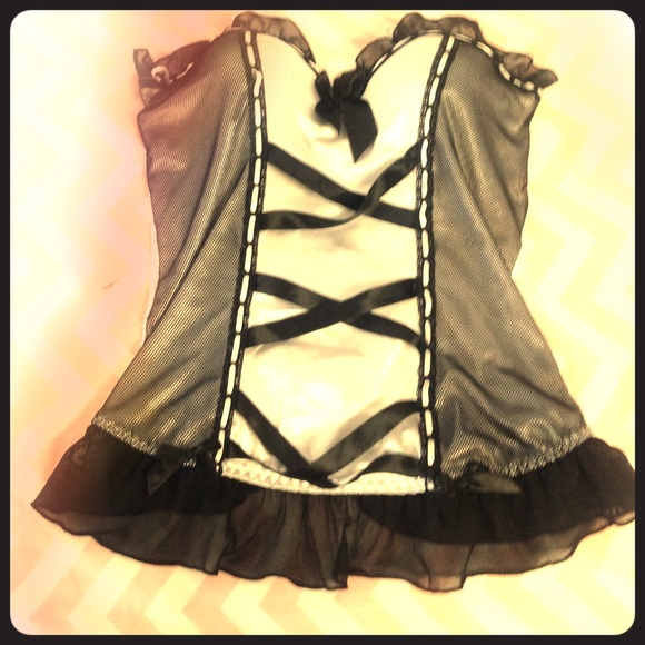 SEXY BLACK AND WHITE CORSET