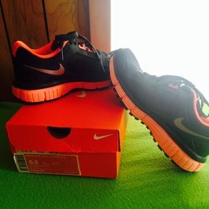Pinky orangey nike running shoes!!!