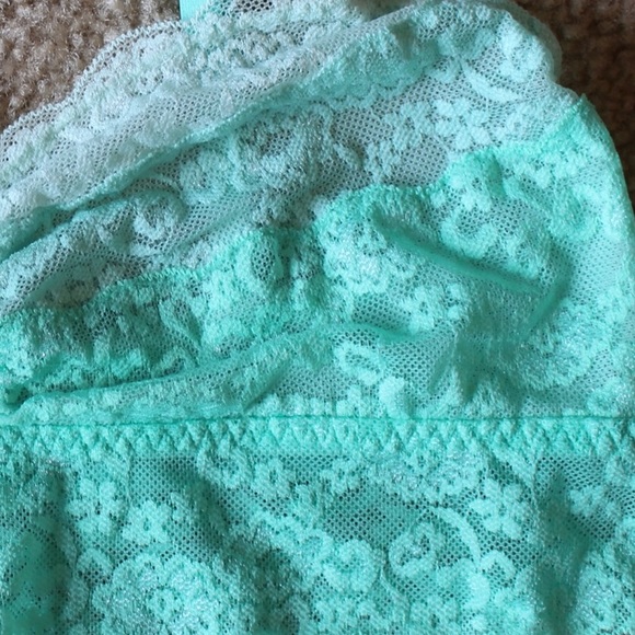 Assorted PINK lace bralettes and bandeaus - Picture 2 of 4