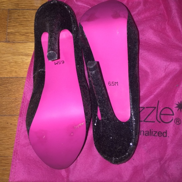 Black sparkly heels with pink bottom - Picture 2 of 3