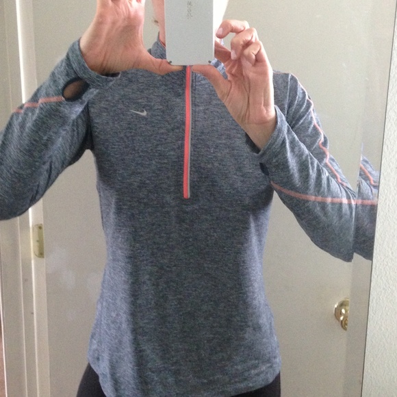 Nike top - Picture 3 of 4