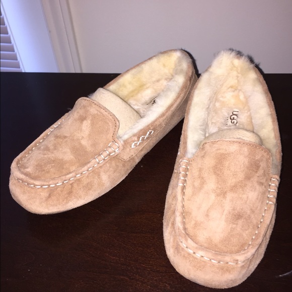 UGG Ansley Slippers Chestnut color size 9 NBW.