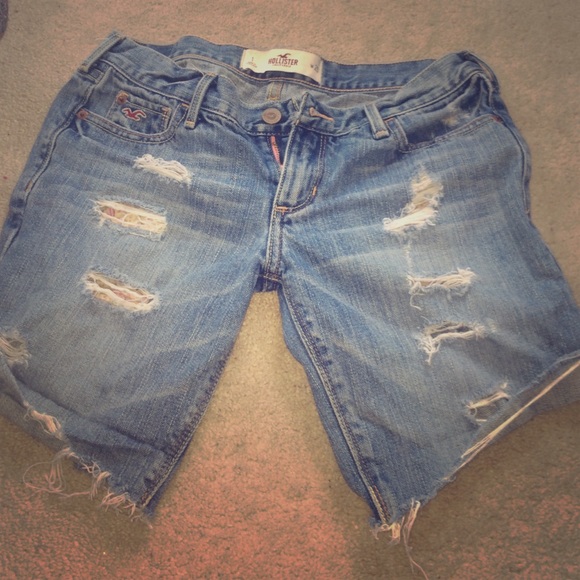 💕HOST PICK💕 Hollister ripped Bermuda shorts