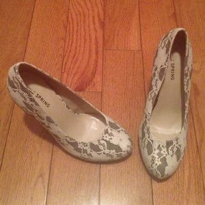 Lace pumps! 👠🎉