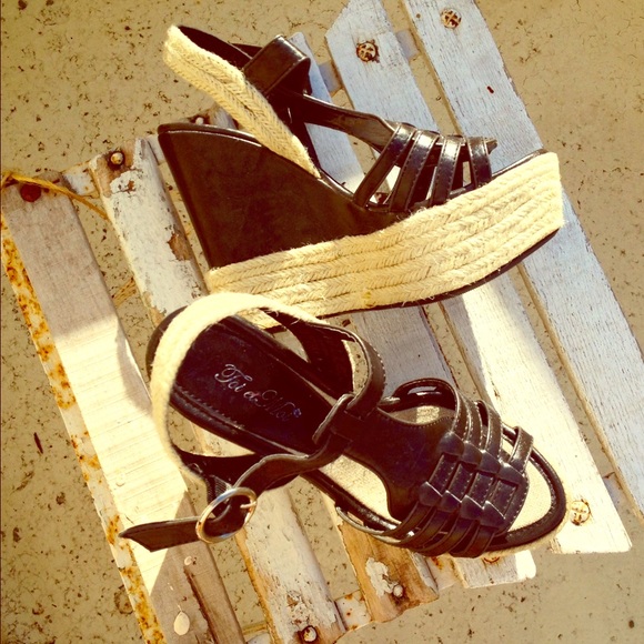 Toi et Moi Black Espadrilles NWT