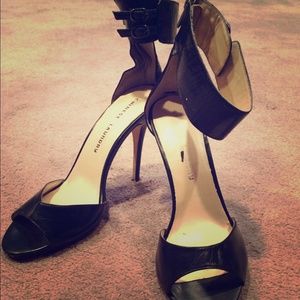 ⚫️⚫️Chinese Laundry Black Heel⚫️⚫️