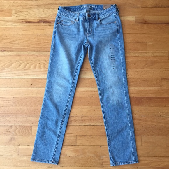 (SOLD) AEO Skinny Jeans