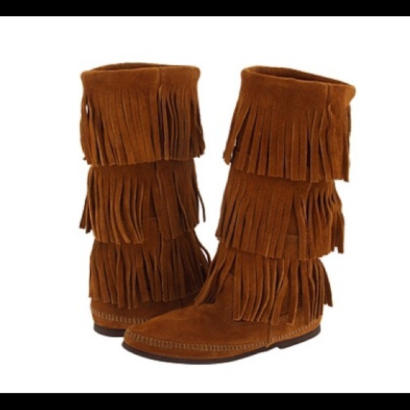 Minnetonka 3-Layer fringed boots