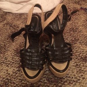 Black Heals, Open In the Front and Around