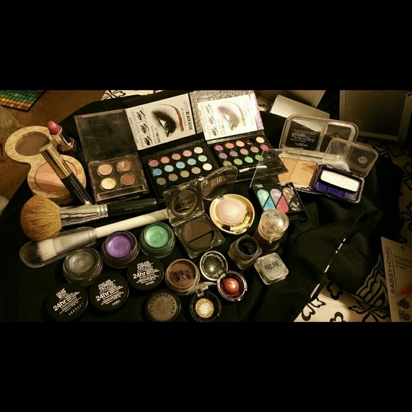 Makeup bundle 21 pcs. - Picture 2 of 2
