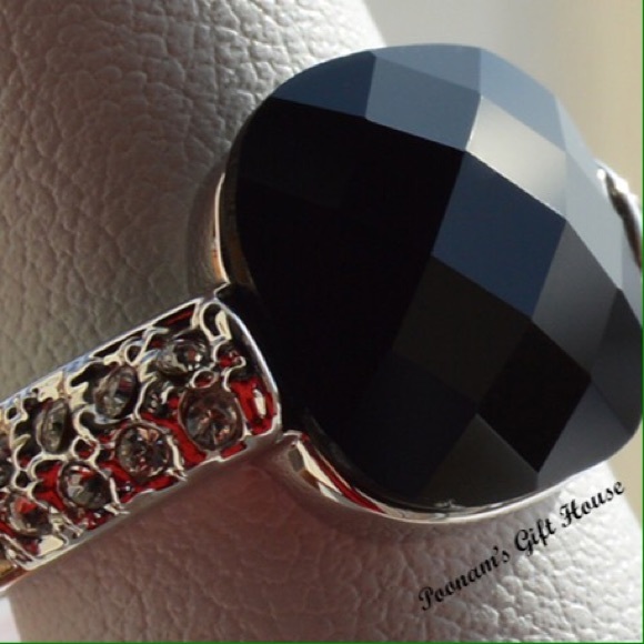 Gorgeous black stone ring!