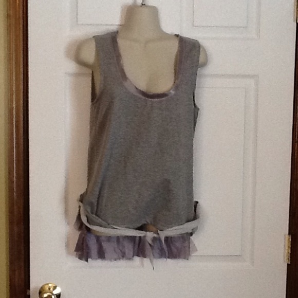 Aviva Grey Top Junior NWOT