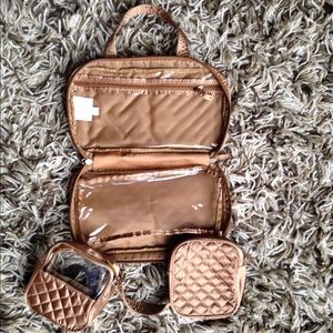 ❌SOLD Avon Cosmetic Bag Set❌