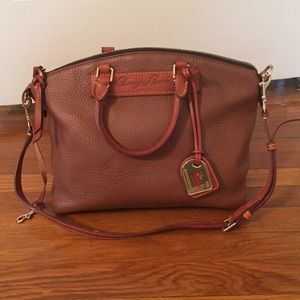 Dooney & Bourke Tan saddle purse. Fabulous!
