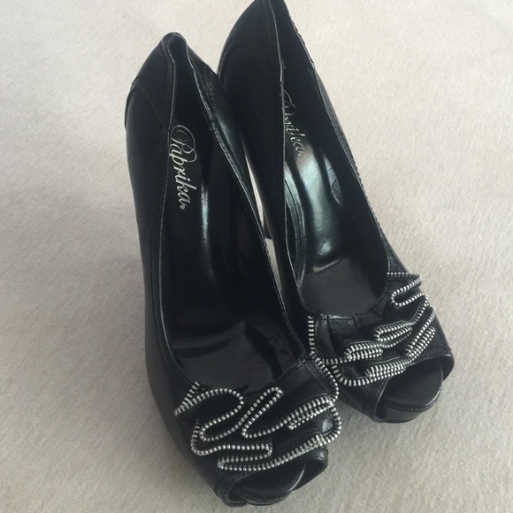 Paprika black zippered pumps