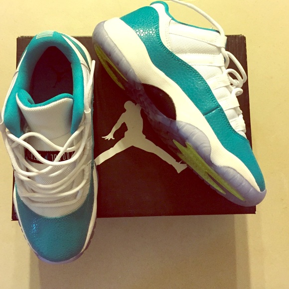 Jordan Shoes - Jordan 11 Retro Low Size 4Y