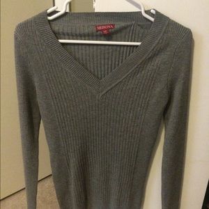 A long sleeve stylist shirt.