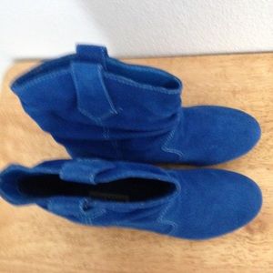 Steve Madden blue suede boots