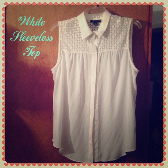 💖White Sleeveless top