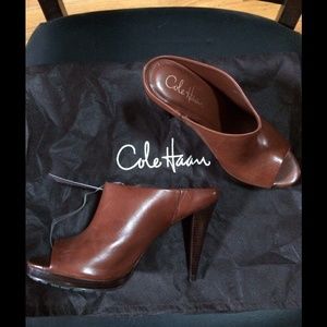 Sz 7 Cole Hann Brown Mules