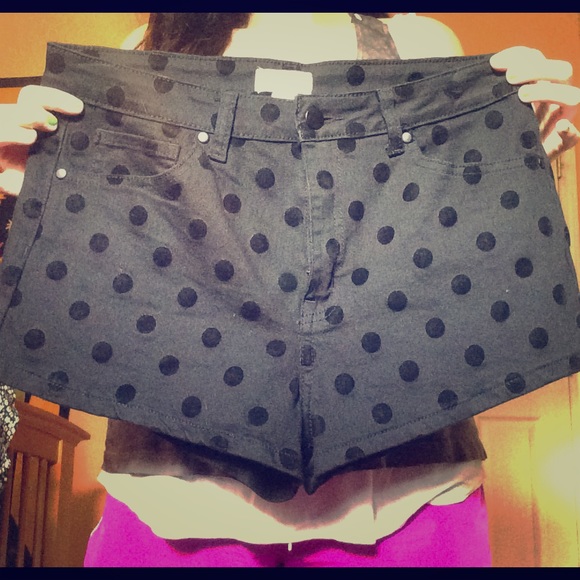 ▪️ F21 Black Polka Dot Shorts