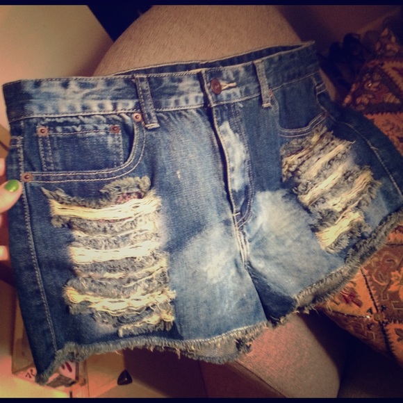 🌊 F21 Distressed Shorts