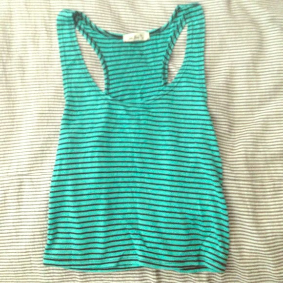 Tank top. Crop top.