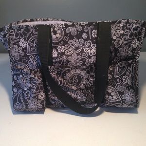 Cute 31 bag. Was used as a diaper bag