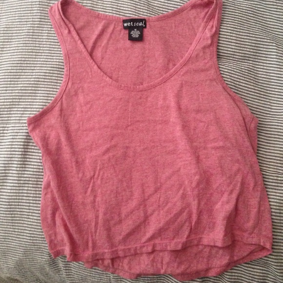 Tank top. Crop top.