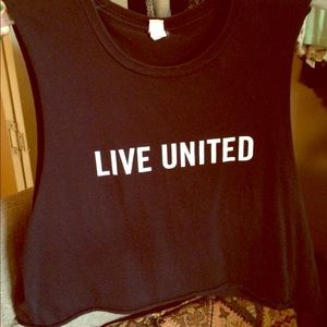 ✌️ Live United Cropped Muscle Tee