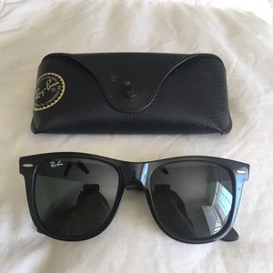 Oversized Ray-Ban Wayfarers