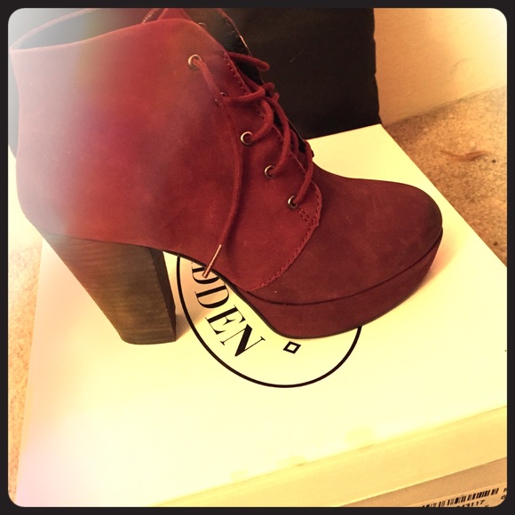 STEVE MADDEN RASPY BOOTIE