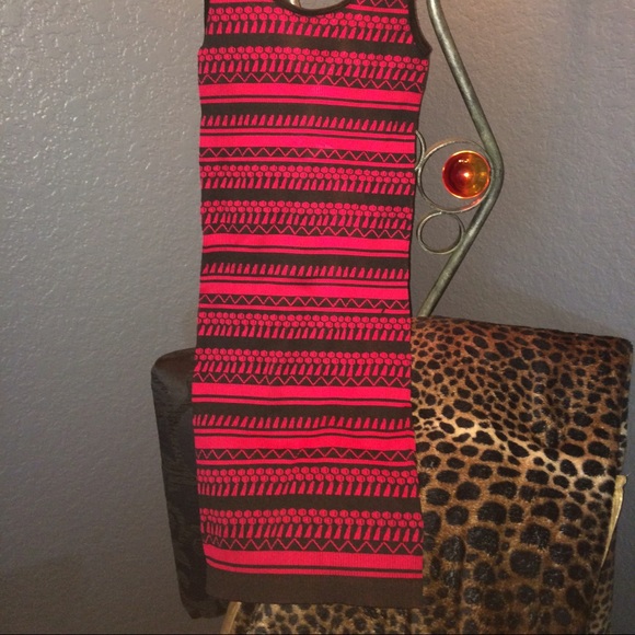 Tight fitted dress - Picture 2 of 3