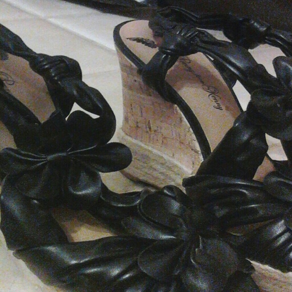 *reduced*Penny loves kenny wedges