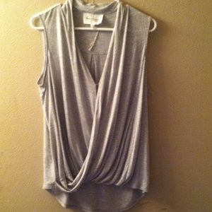 Two by vince camuto light grey top
