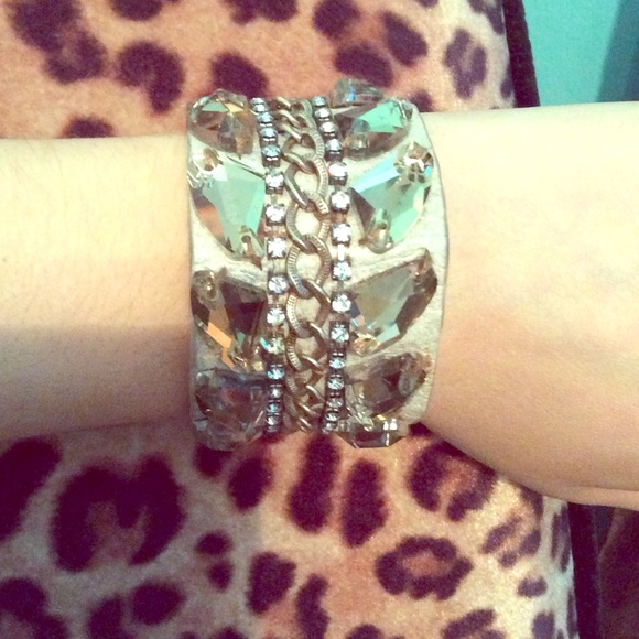 Leather wrap cachè bracelet