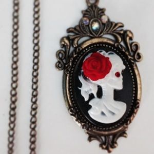 💀 SALE 💀Gorgeous Skeleton Cameo Necklace 💀