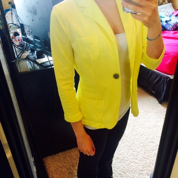Yellow blazer
