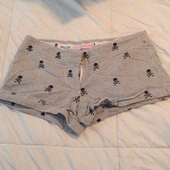 Embroider skull shorts