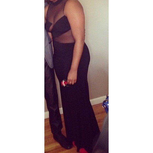 A black mesh dress - Picture 2 of 4