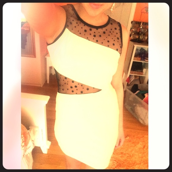 Dresses & Skirts - Adorable nude dress with polka dots!