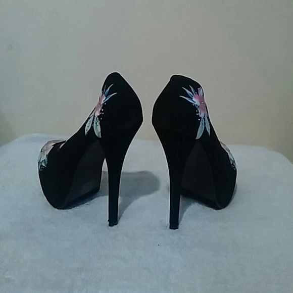 Black heals - Picture 3 of 4