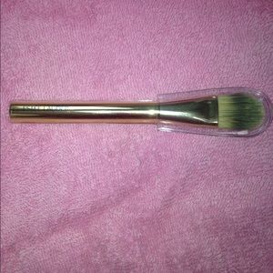 Estée Lauder foundation brush