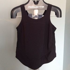 Black lululemon runners tank