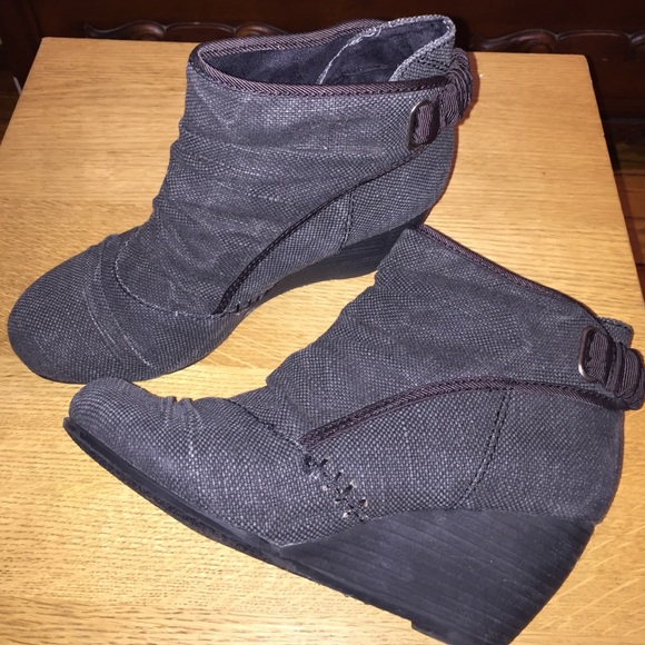 Blowfish Charcoal Gray Fabric Booty Wedge. Size 8.
