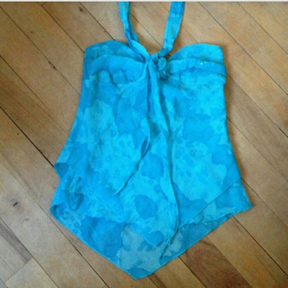 Re-poshing, blue flowy halter top